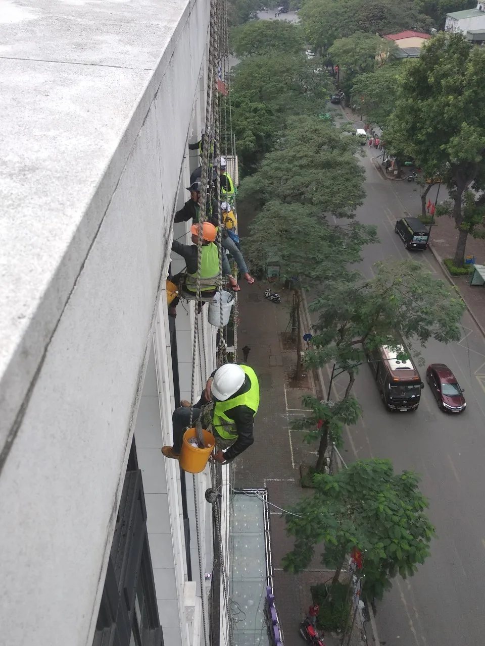 T&Q VỆ SINH KÍNH – GIẢI PHÁP SẠCH BÓNG CHO MỌI CÔNG TRÌNH KÍNH