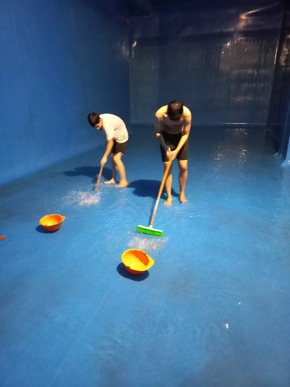 Dịch vụ vệ sinh bể ngầm, téc nước