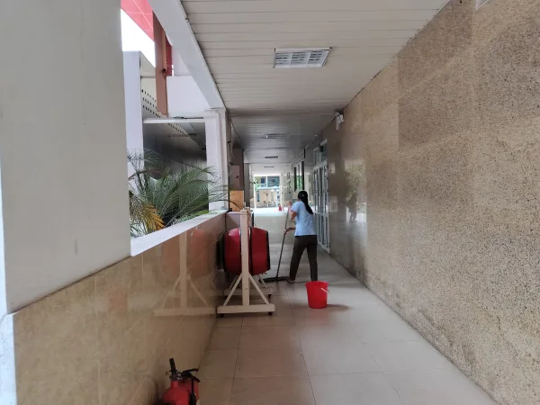 Dịch vụ vệ sinh tòa nhà, trường học