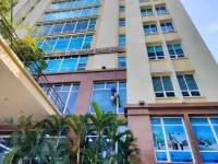 Dịch vụ vệ sinh, lau kính tòa nhà