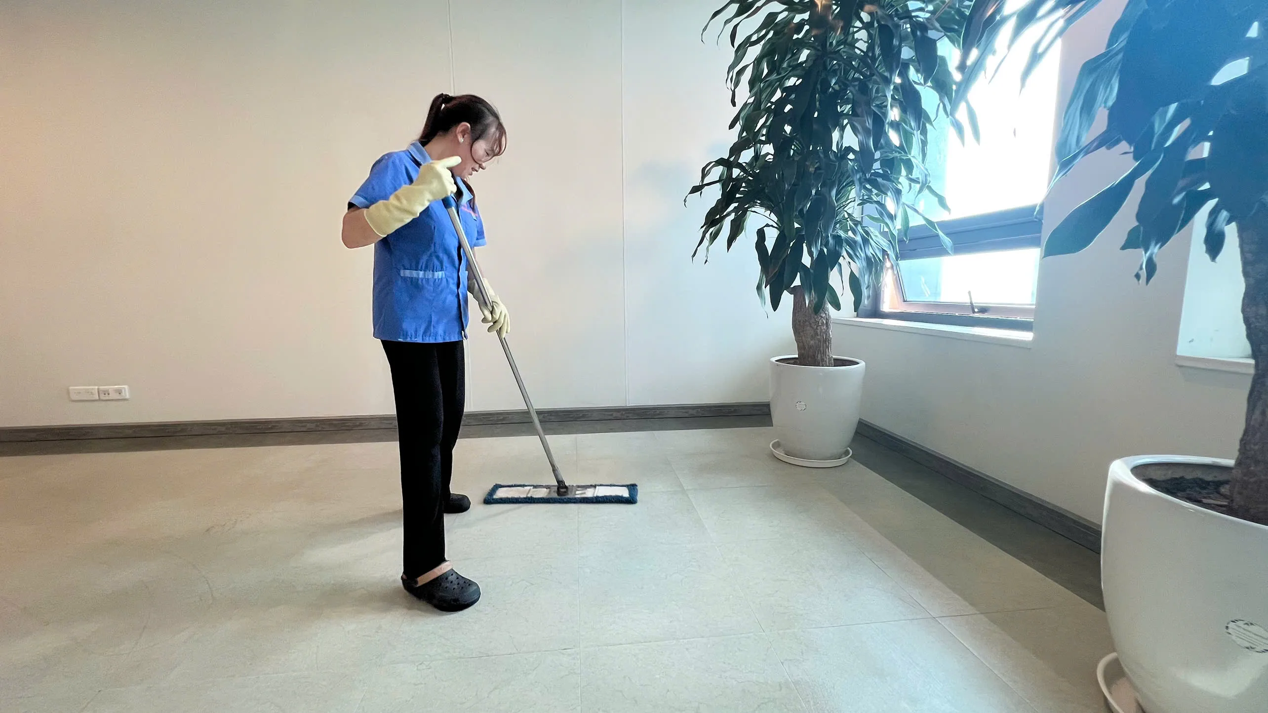 Dịch Vụ Vệ Sinh Công Nghiệp Chuyên Nghiệp – Sạch Sẽ, An Toàn, Nâng Tầm Không Gian